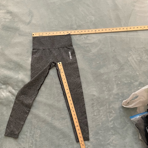 Gymshark Leggings Seamless Like New Body Contouring High Waist Grey XS - Picture 3 of 7